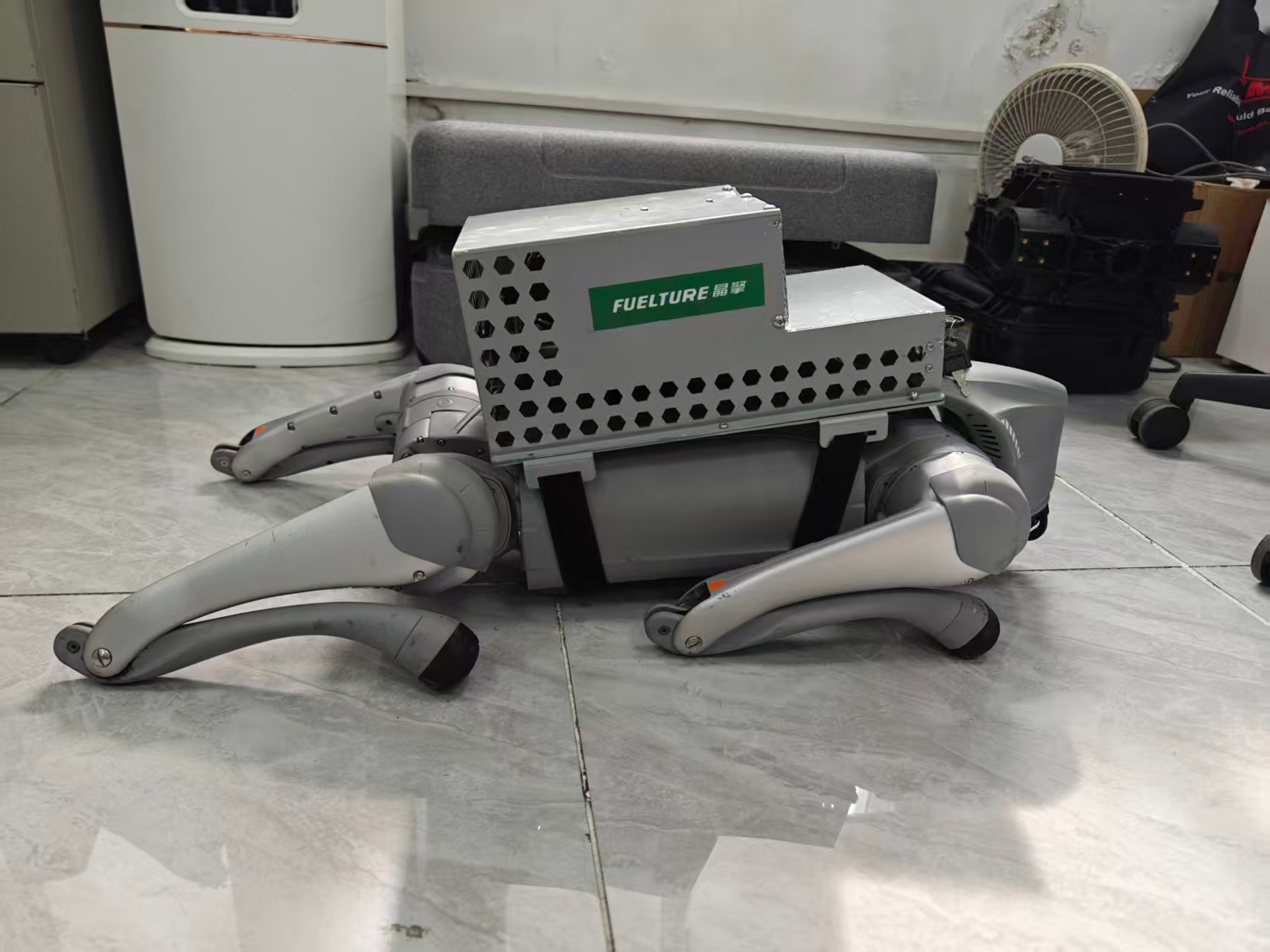 Hydrogenpowered robotic dog